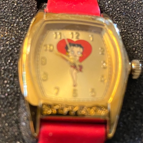 Vintage Betty Boop Watch in Original Heart Tin - Picture 5 of 6
